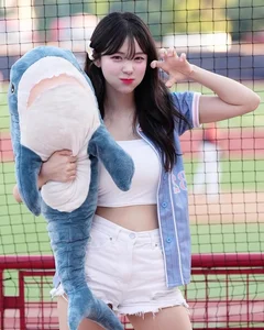 Stunning Korean Cheerleader Fashion: Captivating Styles and Stadium Energy Gallery - image 9