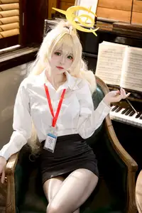 Coser Jiu Qi Miao as the Alluring OL Professor: 53P Collection - Discover Unique Style! - image 14
