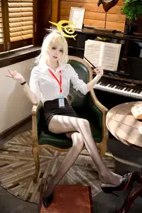 Coser Jiu Qi Miao as the Alluring OL Professor: 53P Collection - Discover Unique Style! - image 0