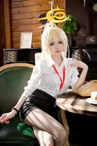 Coser Jiu Qi Miao as the Alluring OL Professor: 53P Collection - Discover Unique Style! - image 4