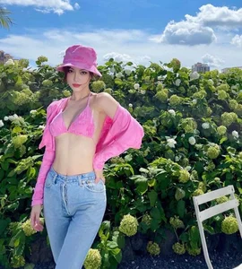 Elegant Chinese Beauty Captivates with Sophisticated and Graceful Fashion Style - image 2