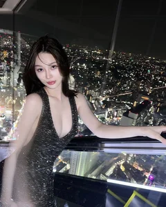 Elegant Chinese Beauty Captivates with Sophisticated and Graceful Fashion Style - image 7