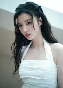 The Rising Star Dubbed the 'Second Liu Yifei': A 25-Year-Old Beauty Captivating Social Media - image 2