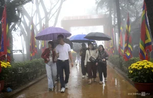 Spiritual Journey: Pilgrims Brave the Rain at Sacred Mountain Peaks to Collect Holy Water for Good Luck and Ancient Blessings - image 8