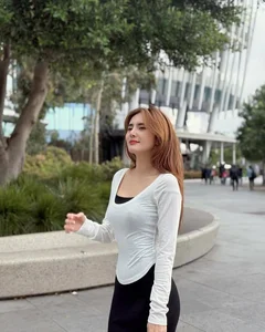 Le Khanh Chi: Cong Vinh’s Sister Radiates Beauty at 35 and Shares Her Hopes for a Peaceful Future - image 1