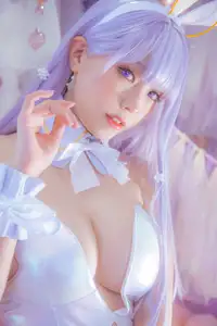 Coser Ely_eee's Captivating Bunny Plymouth Cosplay: Sweet Charm in a Dreamy Setting - image 16