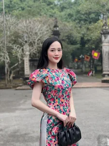Thùy Linh: The Breakout Star of 'Peach Blossoms, Pho and Piano' Captivating Fans with Her Timeless Beauty and Grace - image 0