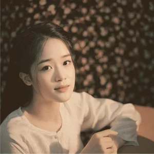 Thùy Linh: The Breakout Star of 'Peach Blossoms, Pho and Piano' Captivating Fans with Her Timeless Beauty and Grace - image 4