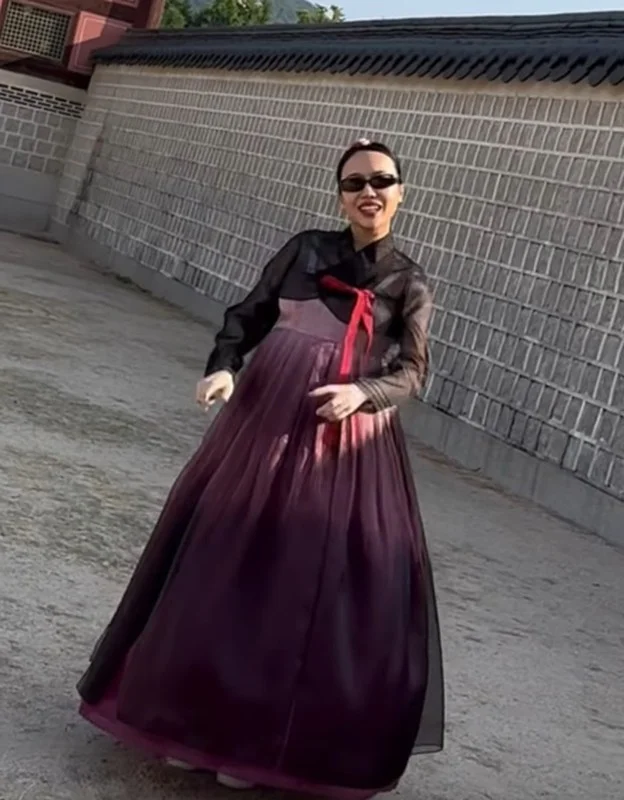 Chic Oversized Fashion Trends: How Diệu Nhi Masters the Art of Hiding the Waistline with Sophisticated Style