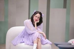 Chic Oversized Fashion Trends: How Diệu Nhi Masters the Art of Hiding the Waistline with Sophisticated Style - image 1