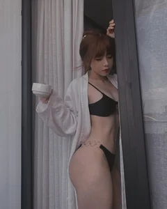 Fitness Influencer Tran Bich Hanh: Stunning Bikini Looks and Healthy Lifestyle Inspiration - image 7