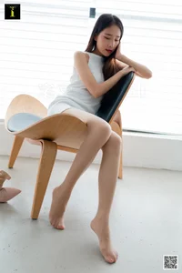 IESS Meizi: The Innocent Gaze and Elegant Leg Photography - image 56