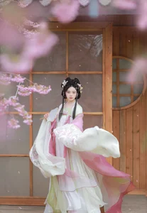 YITUYU Art Language: Capturing the Ethereal Beauty of Cherry Blossom Season 2024 - image 10