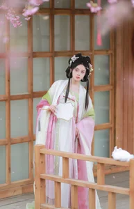 YITUYU Art Language: Capturing the Ethereal Beauty of Cherry Blossom Season 2024 - image 3