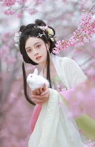 YITUYU Art Language: Capturing the Ethereal Beauty of Cherry Blossom Season 2024 - image 9
