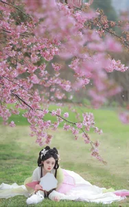 YITUYU Art Language: Capturing the Ethereal Beauty of Cherry Blossom Season 2024 - image 2