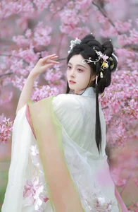 YITUYU Art Language: Capturing the Ethereal Beauty of Cherry Blossom Season 2024 - image 6