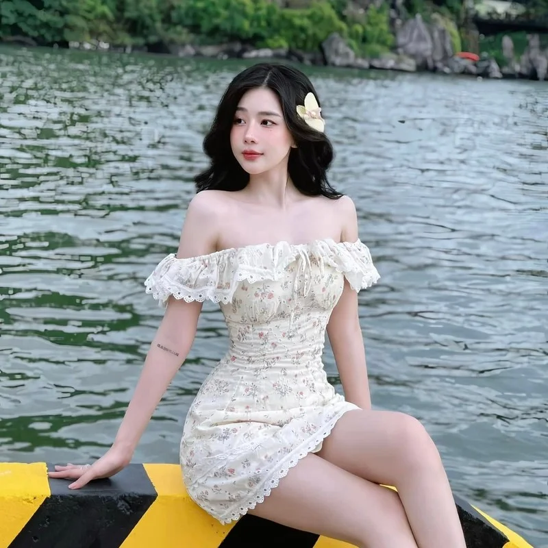 Beautiful Streamer Captivates Fans in Traditional Pink Ao Dai Collection