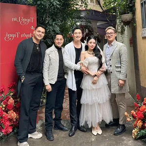 Beautiful Streamer Captivates Fans in Traditional Pink Ao Dai Collection - image 2