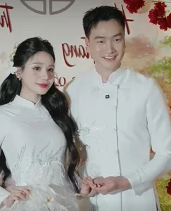 Beautiful Streamer Captivates Fans in Traditional Pink Ao Dai Collection - image 3