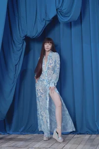 Stunning Fashion Gallery: Lý Nhã Kỳ Captivates with Seductive and Glamorous Red Carpet Style - image 5