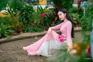 VGU No.158: Discover the Timeless Grace of Vietnamese Beauty in a Stunning Pink Ao Dai - image 5