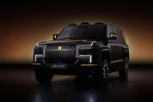 BYD Yangwang U8L Luxury Edition: A 4-Seater Powerhouse Rivaling the Maybach GLS 600 - image 6