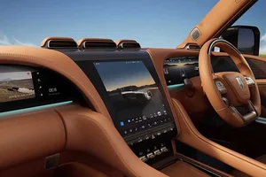 BYD Yangwang U8L Luxury Edition: A 4-Seater Powerhouse Rivaling the Maybach GLS 600 - image 1