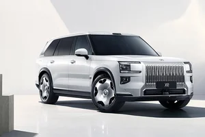 Zeekr 9X: The Luxury Electric SUV That Charges 380km in Just 9 Minutes - image 10