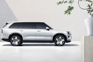 Zeekr 9X: The Luxury Electric SUV That Charges 380km in Just 9 Minutes - image 1