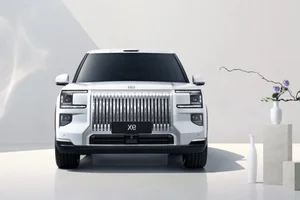 Zeekr 9X: The Luxury Electric SUV That Charges 380km in Just 9 Minutes - image 8