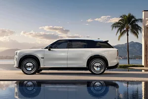 Zeekr 9X: The Luxury Electric SUV That Charges 380km in Just 9 Minutes - image 6
