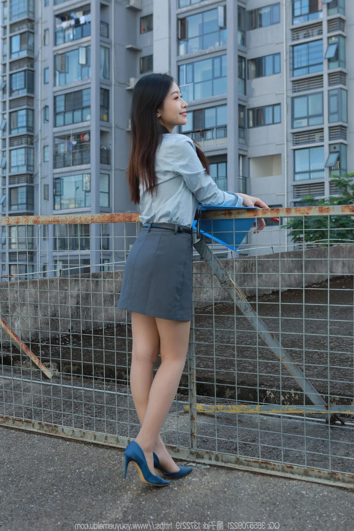 IESS SXJ No.1884 Xiao Jie: Elegant Indoor Portraiture and High-Fashion Photography Trends