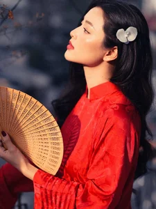 Lan Thy exudes cinematic elegance in a stunning red Ao Dai - image 3