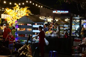 Discovering Phan Xich Long Food Street: A Vibrant Culinary Hub in Ho Chi Minh City - image 5