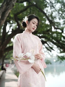 Modern Vietnamese Ao Dai Fashion Trends for Lunar New Year 2026: Chic Street Style Inspiration for the Festive Season - image 4