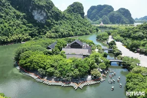 Massive Indian Delegation Visits Trang An: A Milestone for Vietnam Tourism - image 2