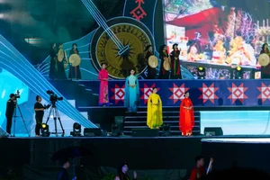 Exploring Vietnamese Heritage and Timeless Elegance Through the Traditional Ao Dai Fashion - image 5