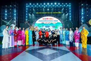Exploring Vietnamese Heritage and Timeless Elegance Through the Traditional Ao Dai Fashion - image 6
