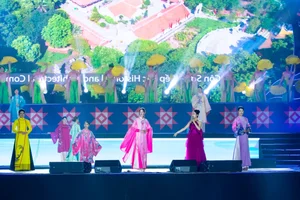 Exploring Vietnamese Heritage and Timeless Elegance Through the Traditional Ao Dai Fashion - image 3