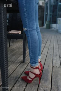 IESS Jiaye Fashion Spotlight: Fairy Jeans and Nude Stockings Combination - image 2