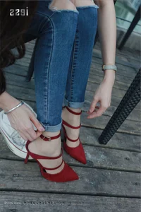 IESS Jiaye Fashion Spotlight: Fairy Jeans and Nude Stockings Combination - image 4