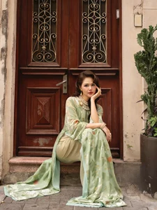 Phanh Lee Radiates Elegance and Sophistication as a Modern Hanoi Noblewoman - image 0