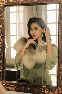 Phanh Lee Radiates Elegance and Sophistication as a Modern Hanoi Noblewoman - image 2