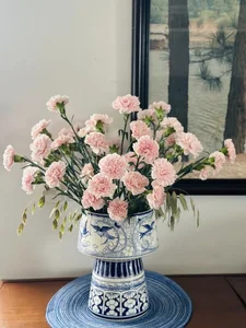 Inside Editor Hoang Trang’s Vibrant Floral Home: Inspiring Interior Design Ideas for Flower Lovers - image 8