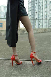 IESS Meizi Black Clad Gardener Themed Fashion Editorial - image 1