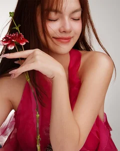 Pham Quynh Anh: The Ageless Beauty of Vietnam’s Pop Scene and Her Inspiring Motherhood Journey - image 0