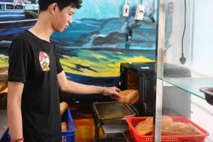The 79,000 VND Banh Mi: A New Culinary Trend in Ho Chi Minh City - image 4