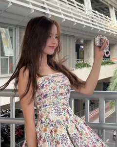 The 'ID Card Hot Girl' Returns with a Pure Summer Aesthetic - image 0