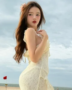 The 'ID Card Hot Girl' Returns with a Pure Summer Aesthetic - image 2